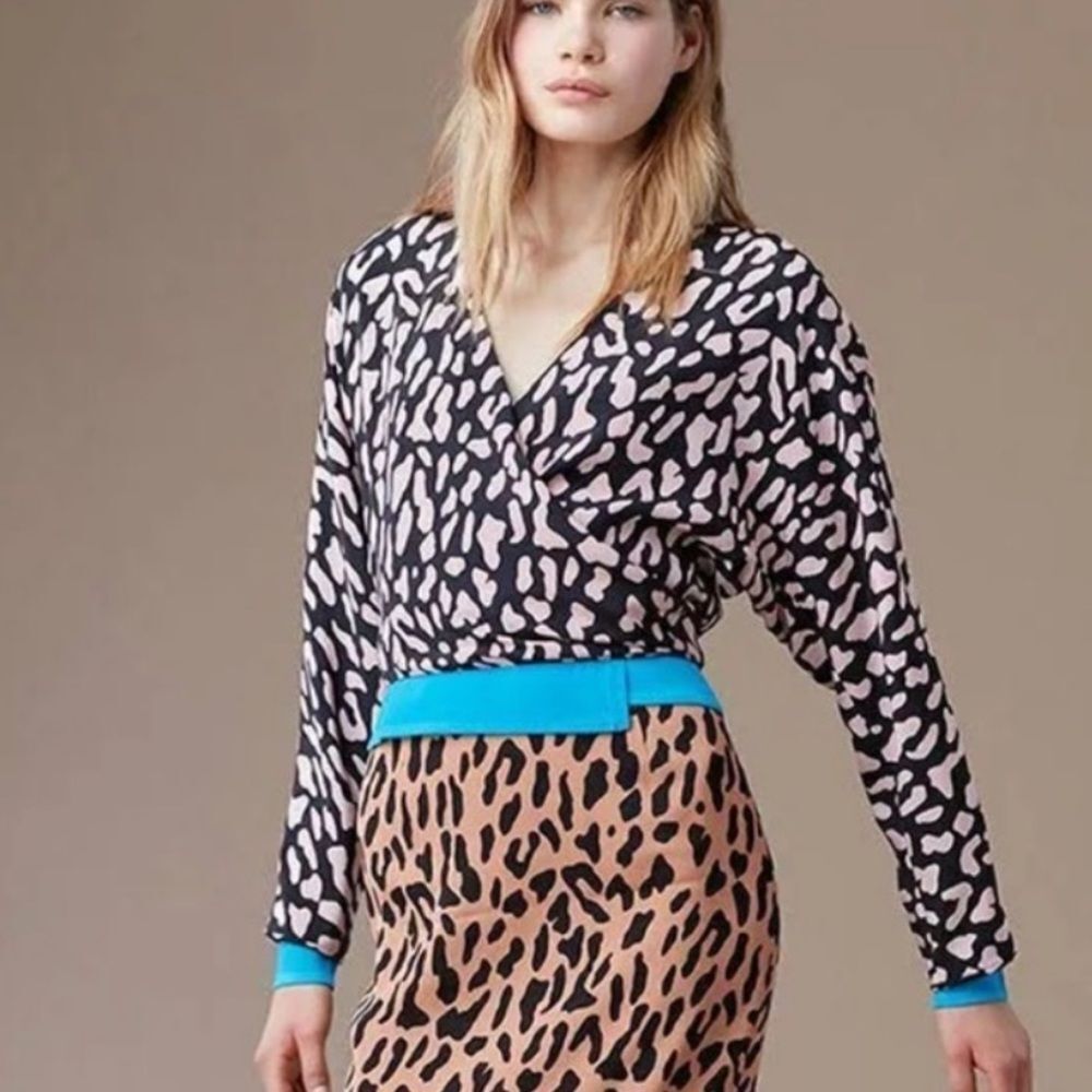Diane Von Furstenberg (DVF) 100% Silk Pink and Black Leopard print wrap top -- L